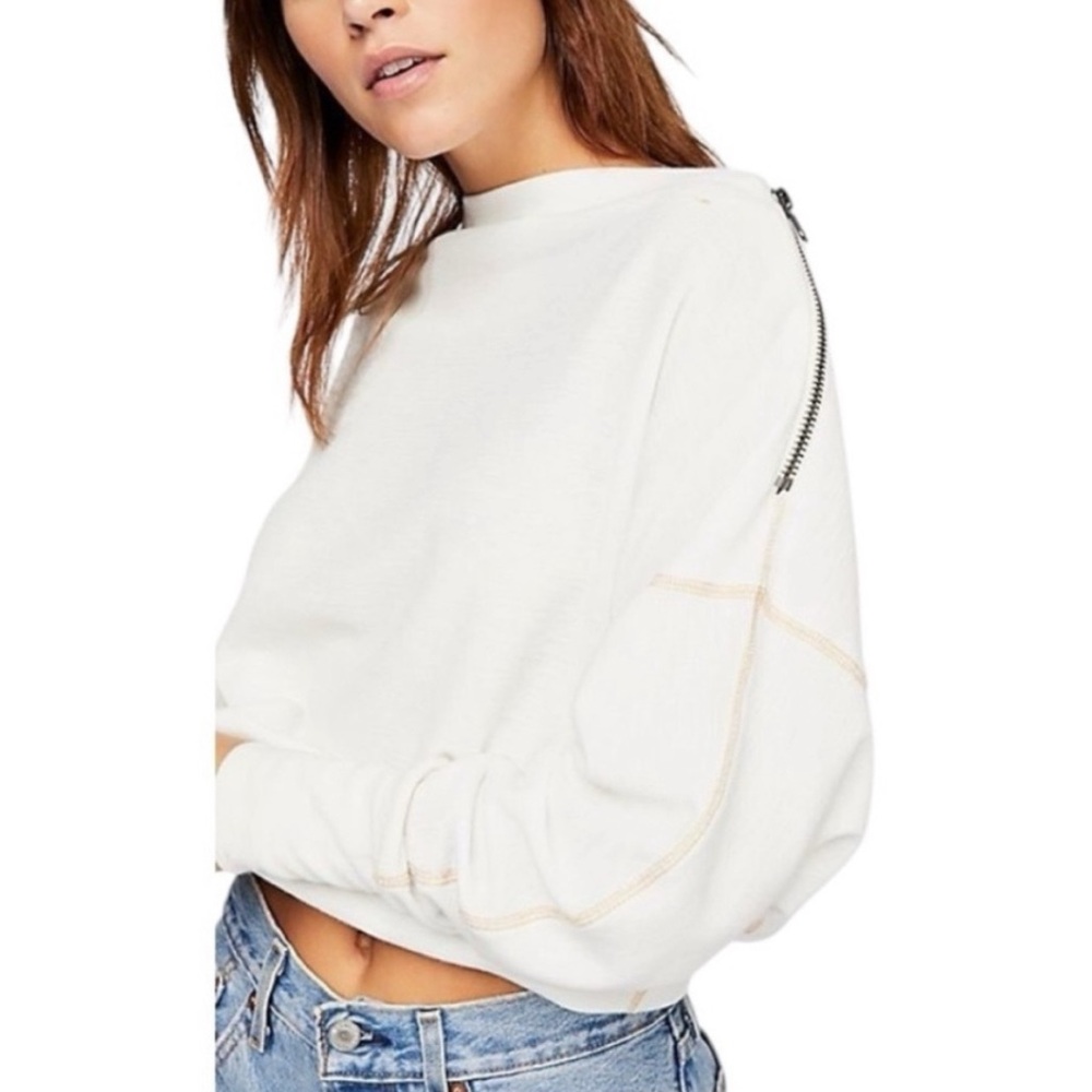 Free People Nikala White Zipper Shoulder Oversized Top Size XS - Picture 3 of 14